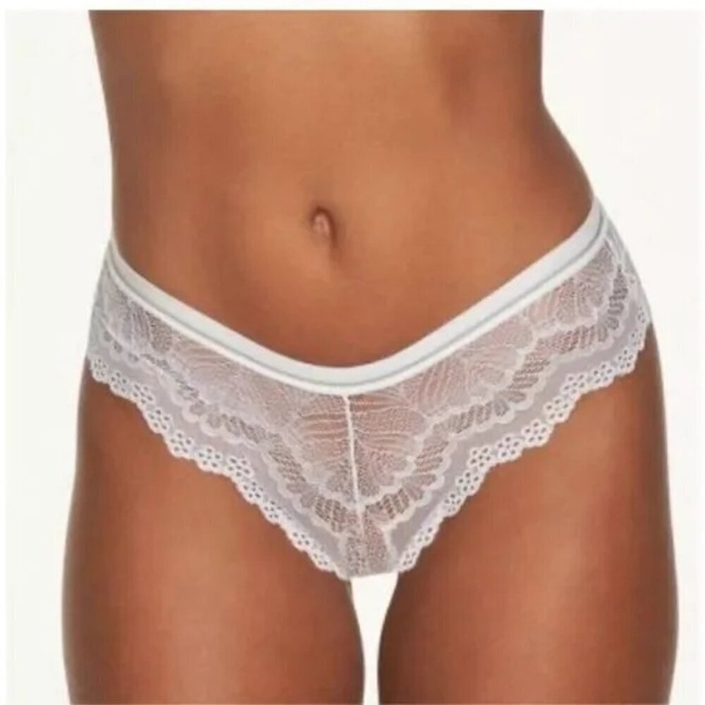 Frederick's of Hollywood Underwear Women‎ Large White Lace Thong Panties NWT